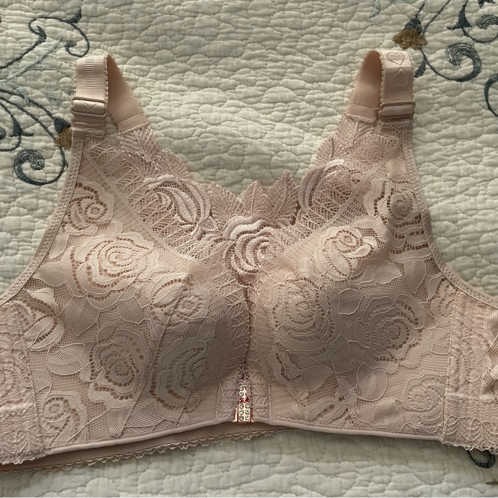 Pink Lacy Front Closure Bra Sz 36